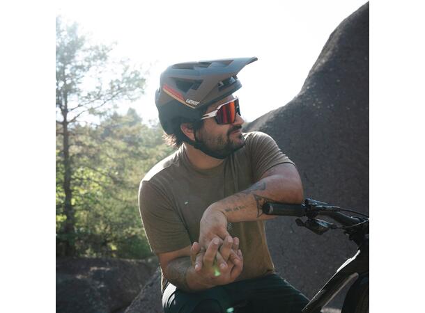 Leatt Sunglasses RideViz Pro Black/White Black/White, Iriz Cryztal Red 13 VLT