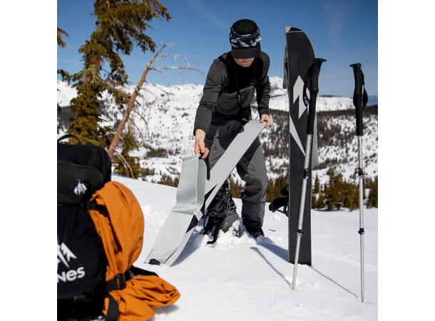 Jones Pre-cut Nomad Splitboard Skins A w/Quick Tension Tail Clip, Grey